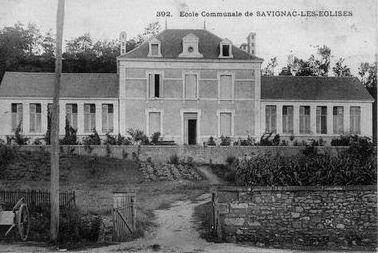 Image : l'école communale de Savignac-les-Églises, du temps où M. Cluzeau la fréquentait.